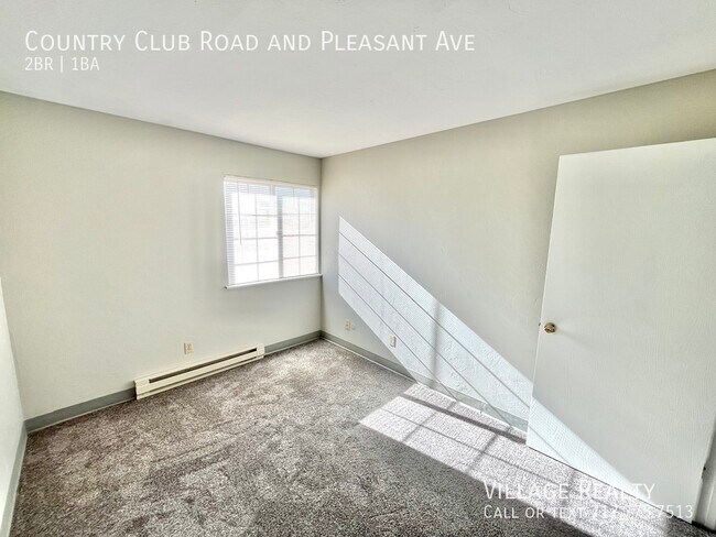 Building Photo - 605 Country Club Rd