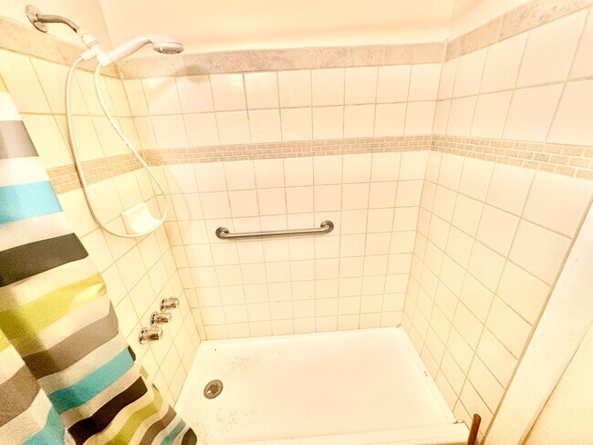 Building Photo - 1058 Flint Hill St