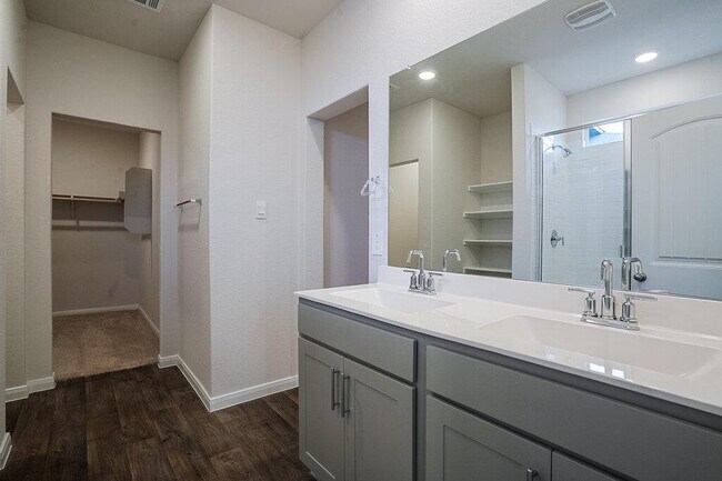 Building Photo - 224 Briggs Ln