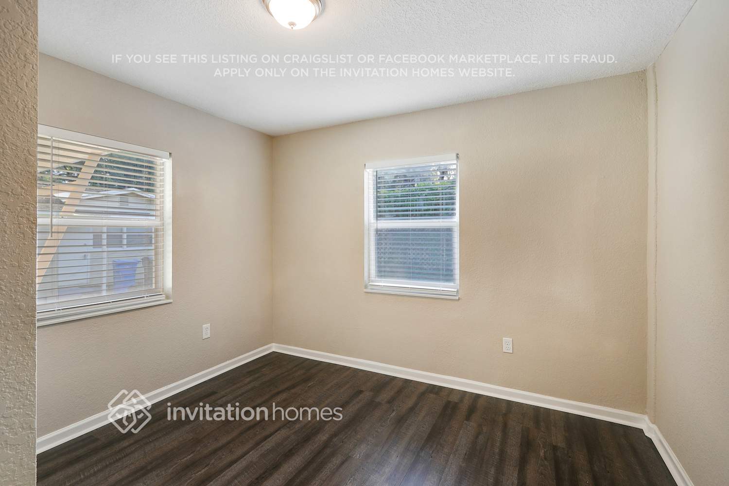 Building Photo - 411 Seffner Valrico Rd