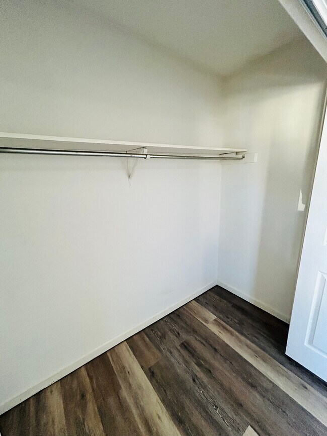 Large Closet - 508 Yorktowne Pl