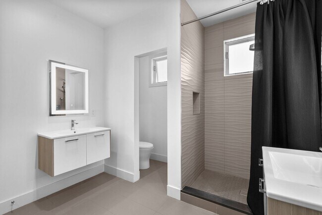 Building Photo - 5 Bed 4.5 Bath - Bethesda Contemporary Home