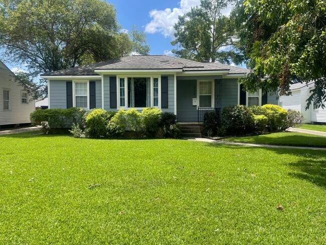 Primary Photo - Broadmoor Gem! Move In Ready So Hurry!