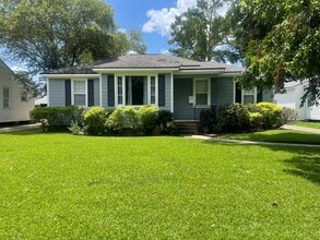 Building Photo - Broadmoor Gem! Move In Ready So Hurry!