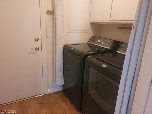 Building Photo - 4013 Forest Knoll Ln