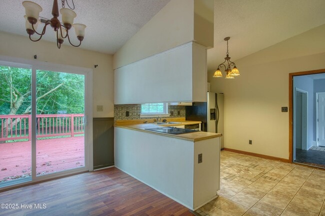 Building Photo - 303 Sedgefield Ct