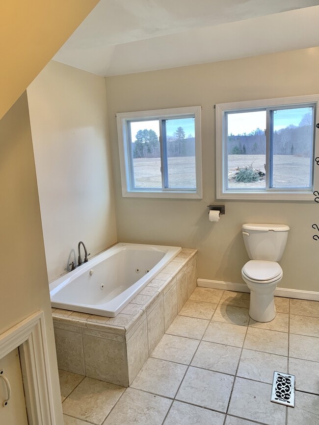 Building Photo - 756 Stream Rd