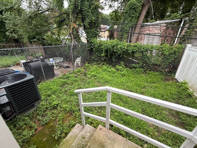 Building Photo - Large Home - Germantown