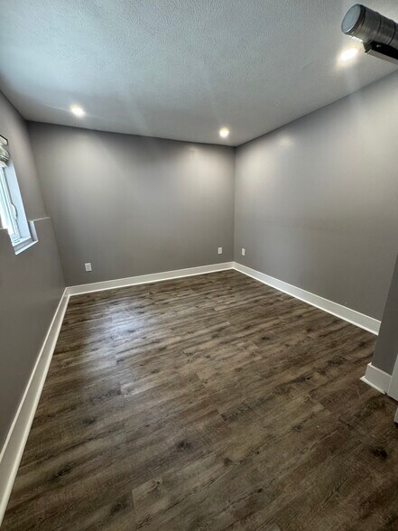 Building Photo - 352 Ermine Way