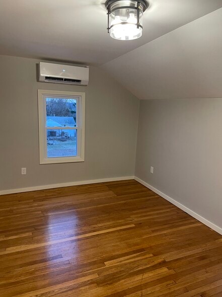 Building Photo - 38 Gerrard Ave