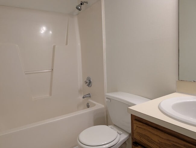 Building Photo - Move In ready Ranch style home located in ...