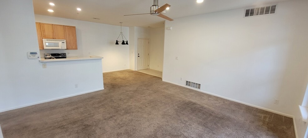 Building Photo - 14353 E 1st Dr