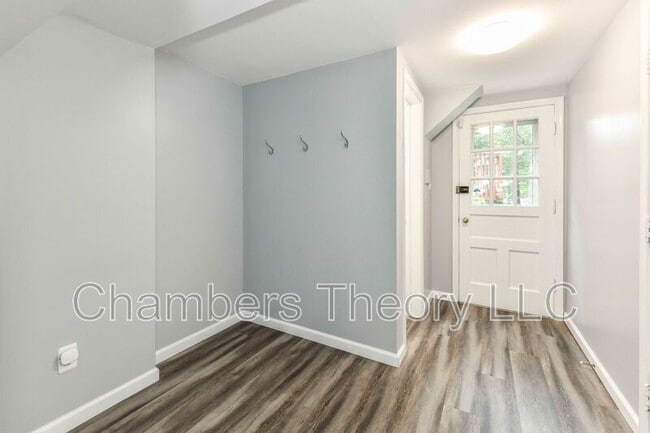 Building Photo - 9205 Hamilton Dr