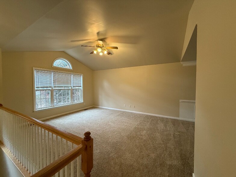 Building Photo - 11 Trotter Ln