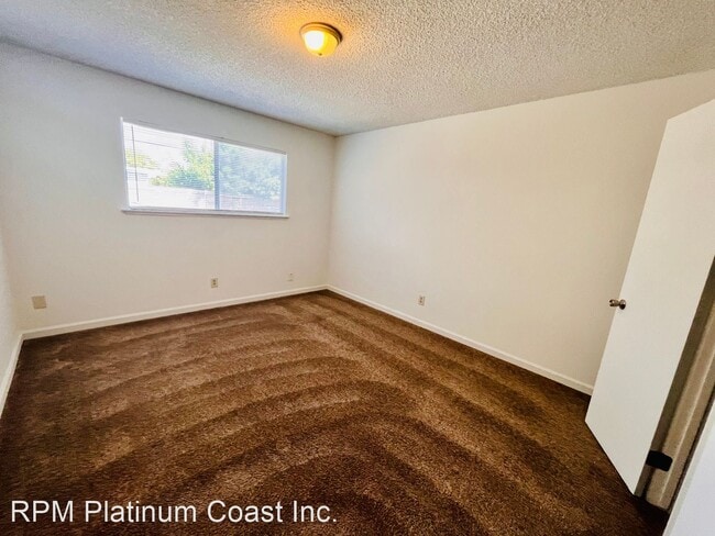 Building Photo - 2 br, 2 bath House - 6076 N. Poplar Ave. A...