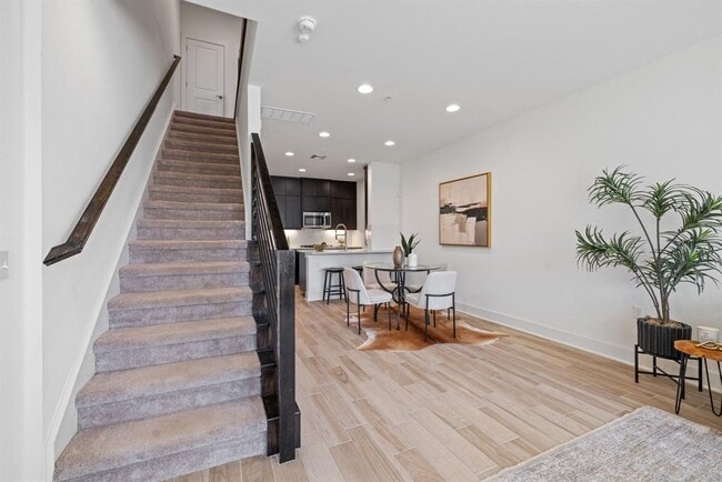 Building Photo - 2508 Simond Ave