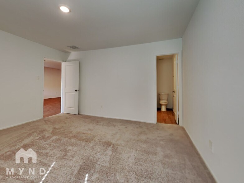 Building Photo - 2842 Via Augusta Dr