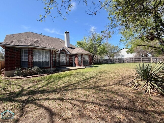 Building Photo - 1307 Adobe Run