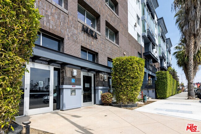 Building Photo - 629 Traction Ave