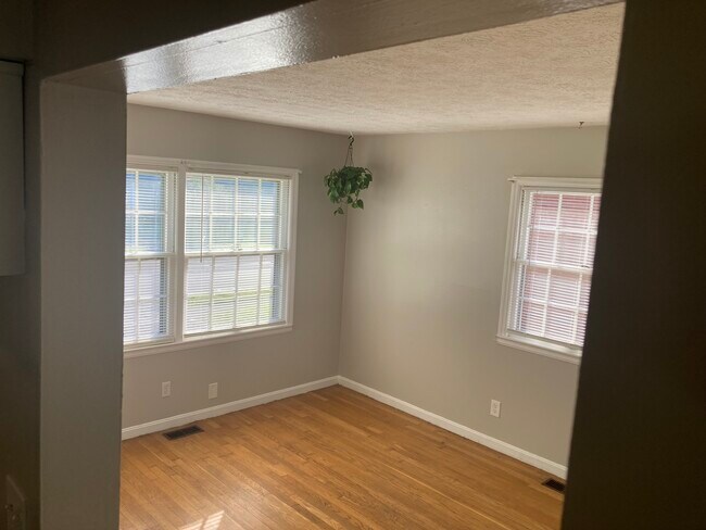 Building Photo - 2208 Winterberry Dr