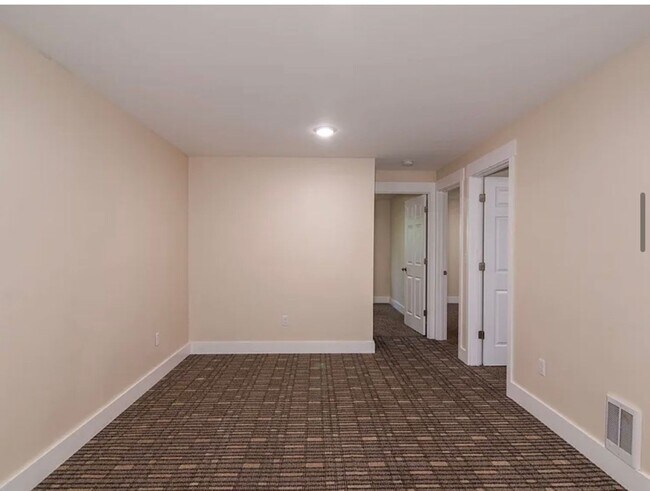Building Photo - Spacious 4-Bedroom duplex Near EWU – Cheney, WA