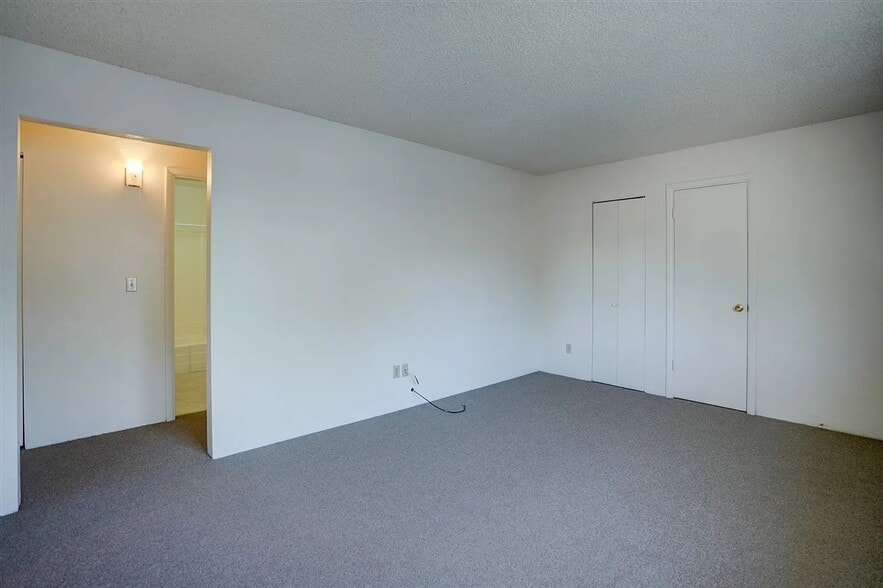 Building Photo - 555 Dameron Dr