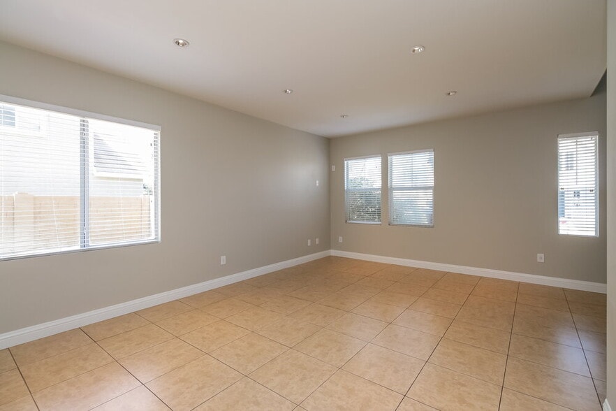 Building Photo - 2027 S 87th Pl