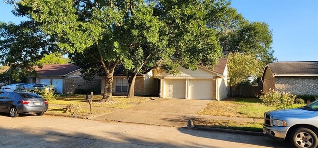 Building Photo - 16755 Maplemont Dr