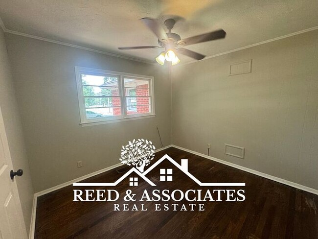 Building Photo - 4 Bedroom in Shelby Forest- Frayser