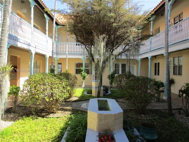 Building Photo - 736 13th St