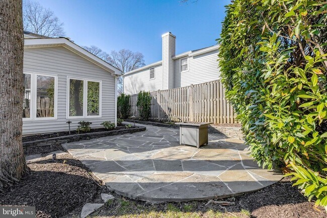 Building Photo - 2015 Freedom Ln