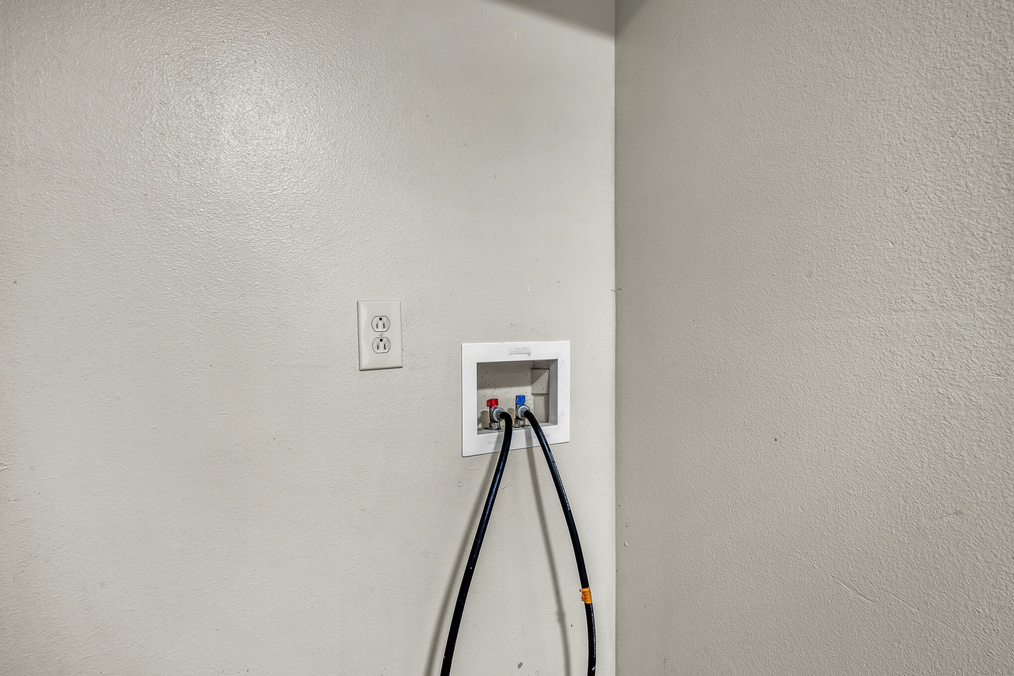 Building Photo - 5243 Huntington Dr N