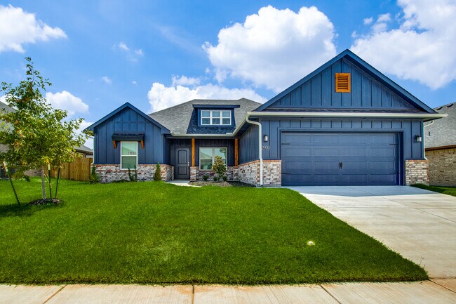 Primary Photo - 2900 Clover Dr