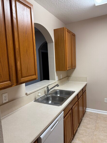 Building Photo - 7801 Point Meadows Dr