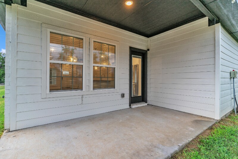 Building Photo - 404 Onyx Dr