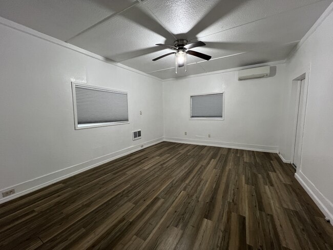 Building Photo - 1803 SE Salem Ave