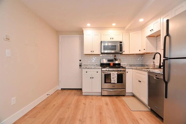 Building Photo - Salem NH