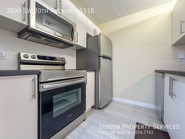 Building Photo - 3800 SW 20th Ave