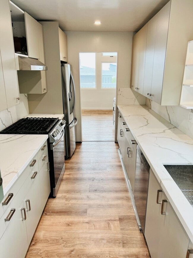 Building Photo - 1 Bedroom Beach Cottage in Coveted Corona Del Mar!