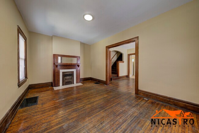 Building Photo - 1640 Indianola Ave