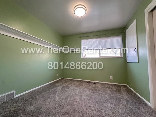 Building Photo - For a limited time, this property offers n...