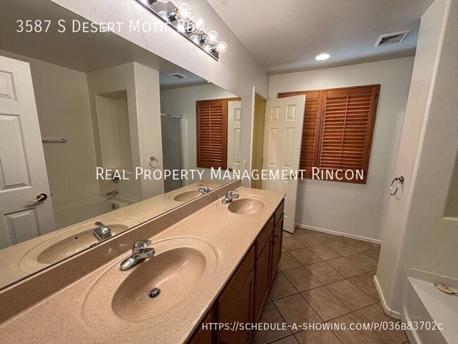 Building Photo - 3587 S Desert Motif Rd