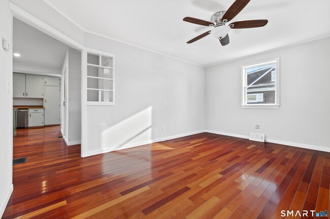 Building Photo - 3 Sunnieside Dr