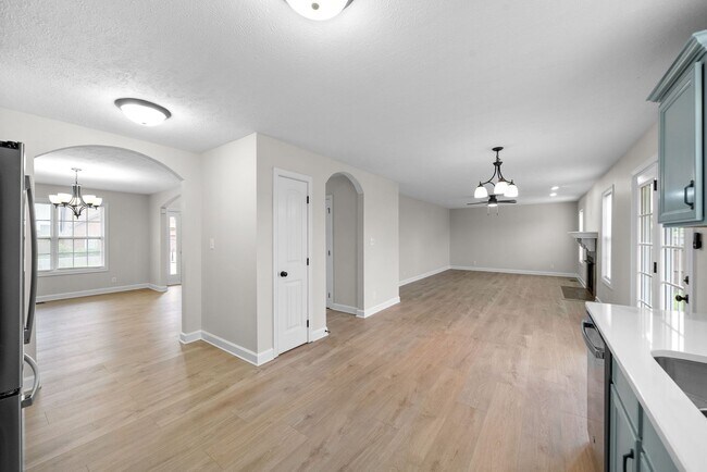 Building Photo - Pet Friendly Four Bedroom!