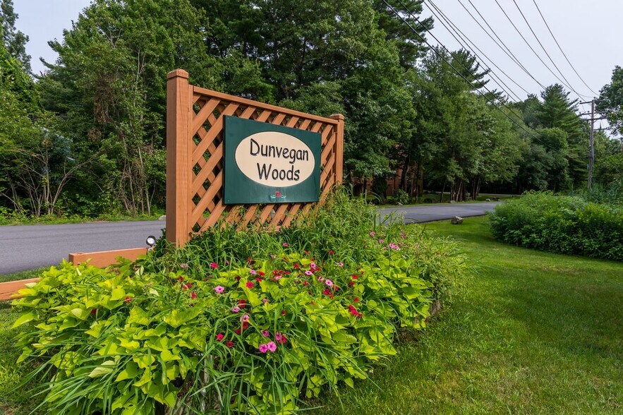 Building Photo - 87 Dunvegan Wds Dr