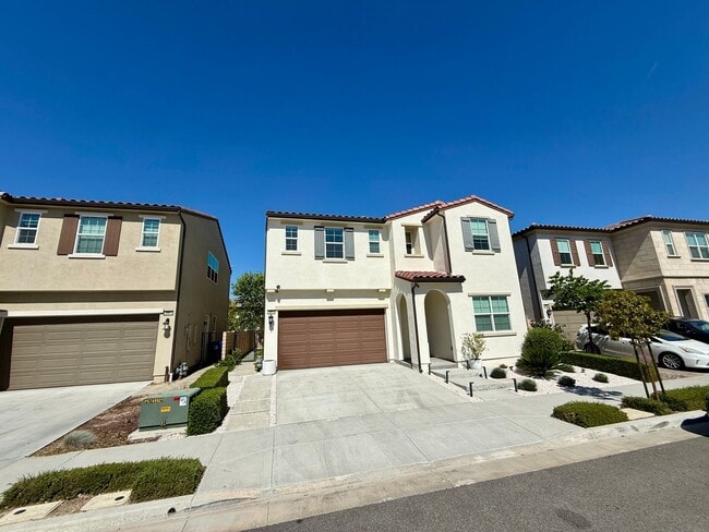 Building Photo - Beautiful 4-Bedroom Home with Solar and Private Patio in Plum Estates!
