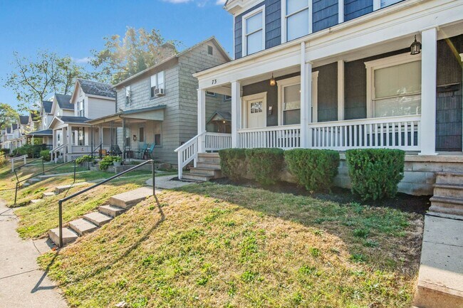 Building Photo - 4 or 5 Bedroom Right off of High St - OSU Campus