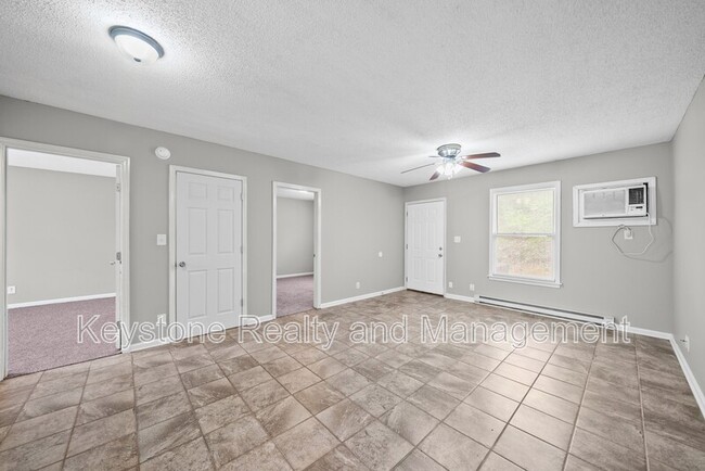 Building Photo - 191 Oak St