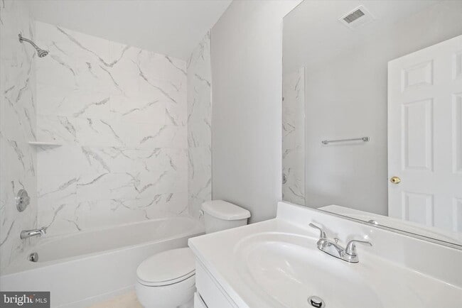 Building Photo - 103 Holmes St