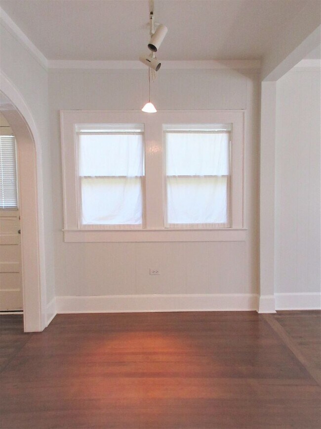 Building Photo - 709 Texas Ave